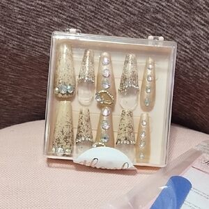 Elegant Beige and Gold Glitter Press-On Nails